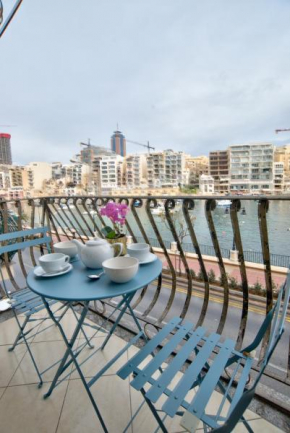 St Julians Seafront Apartment